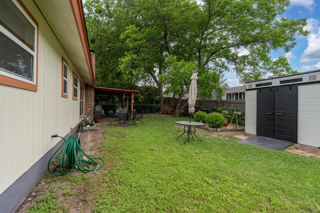 716 Buckingham Place Austin TX 78745