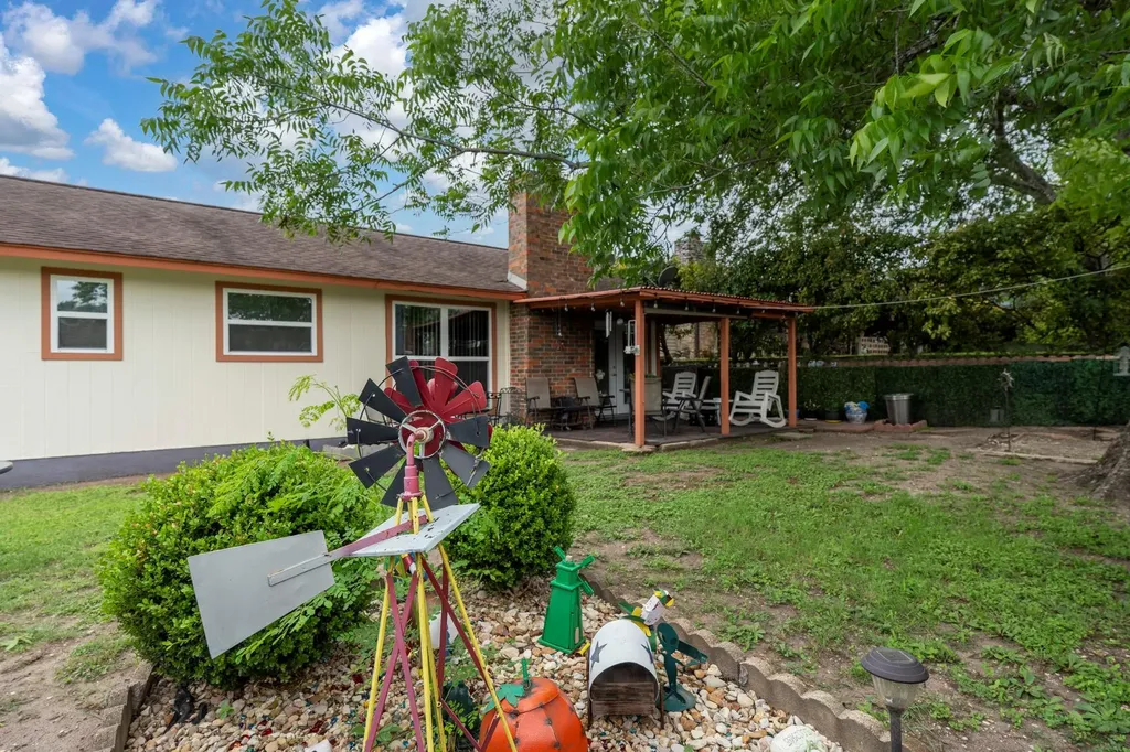 716 Buckingham Place Austin TX 78745