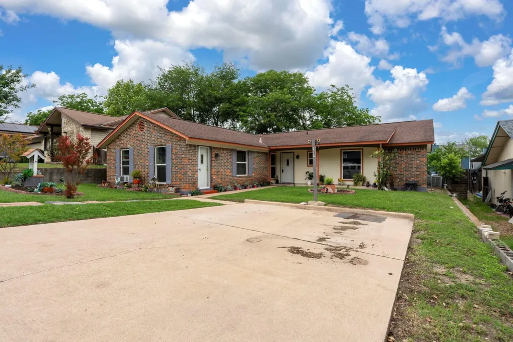716 Buckingham Place Austin TX 78745