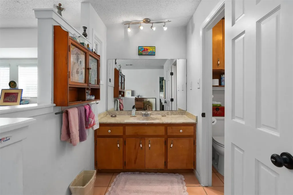 2600 Clear Cove Austin TX 78704