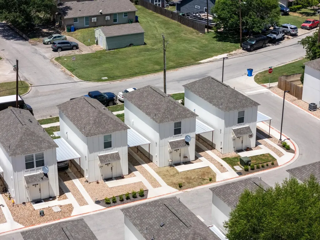 350 Debus Drive Taylor TX 76574