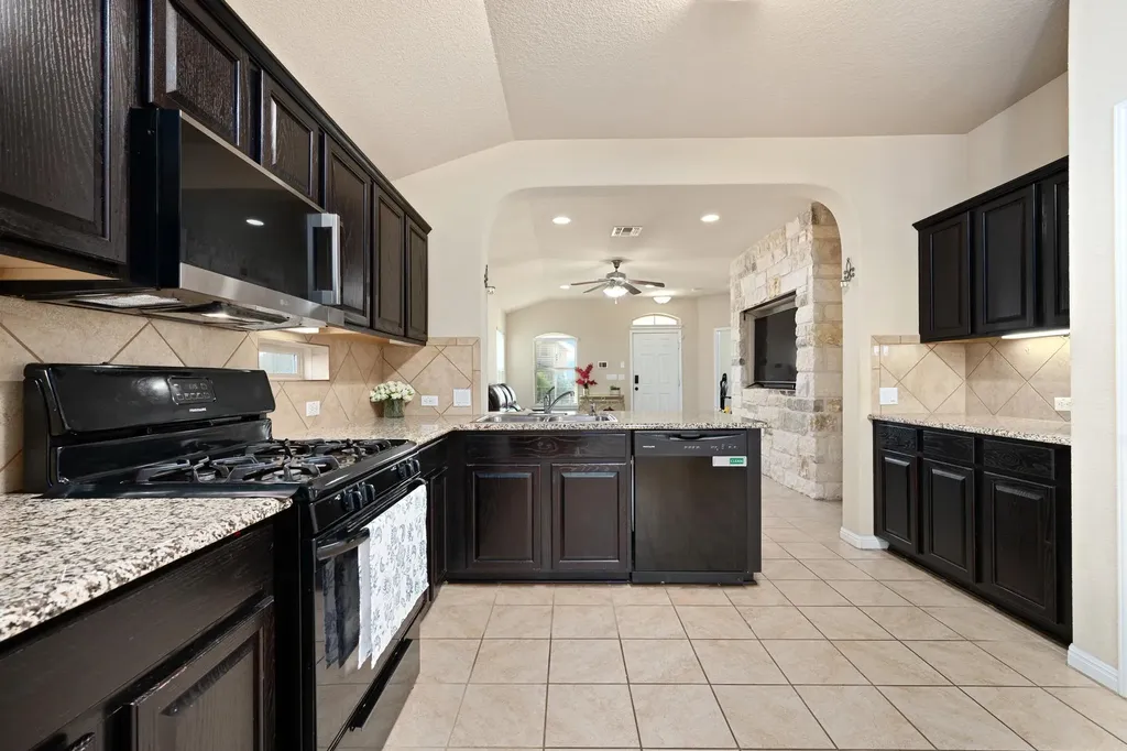1405 Bess Cove Leander TX 78641