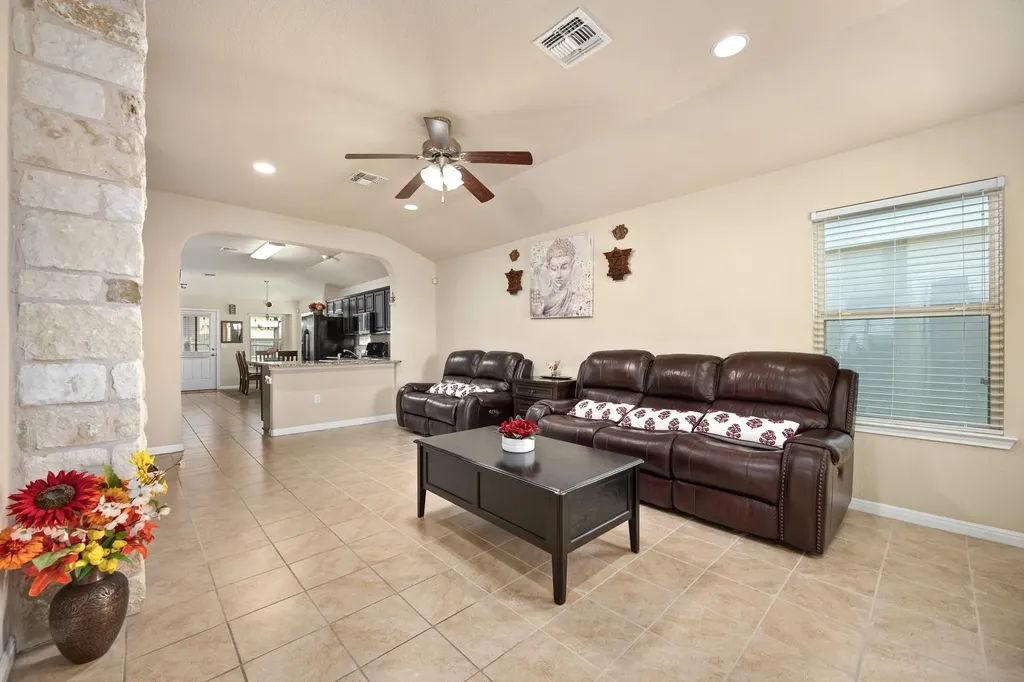 1405 Bess Cove Leander TX 78641