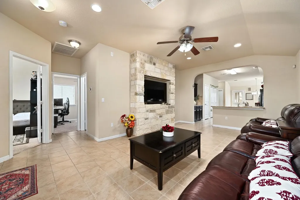 1405 Bess Cove Leander TX 78641