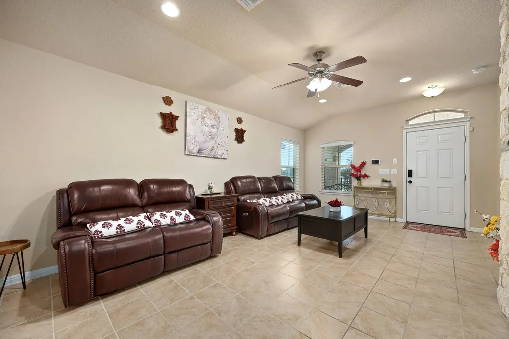 1405 Bess Cove Leander TX 78641