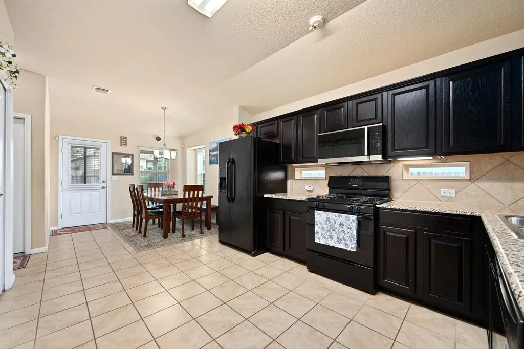 1405 Bess Cove Leander TX 78641