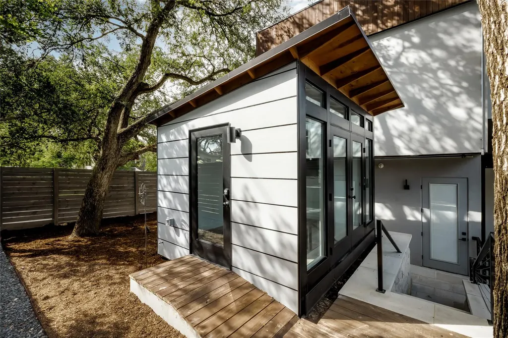 2200 De Verne Street Austin TX 78704