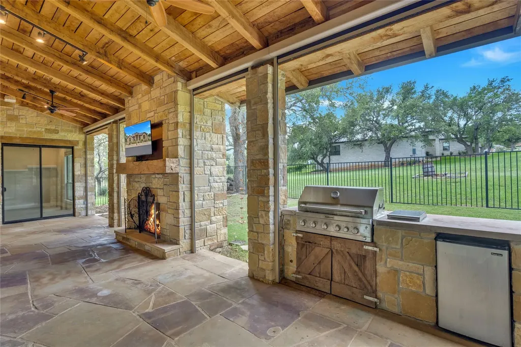 101 Fox Fur Horseshoe Bay TX 78657