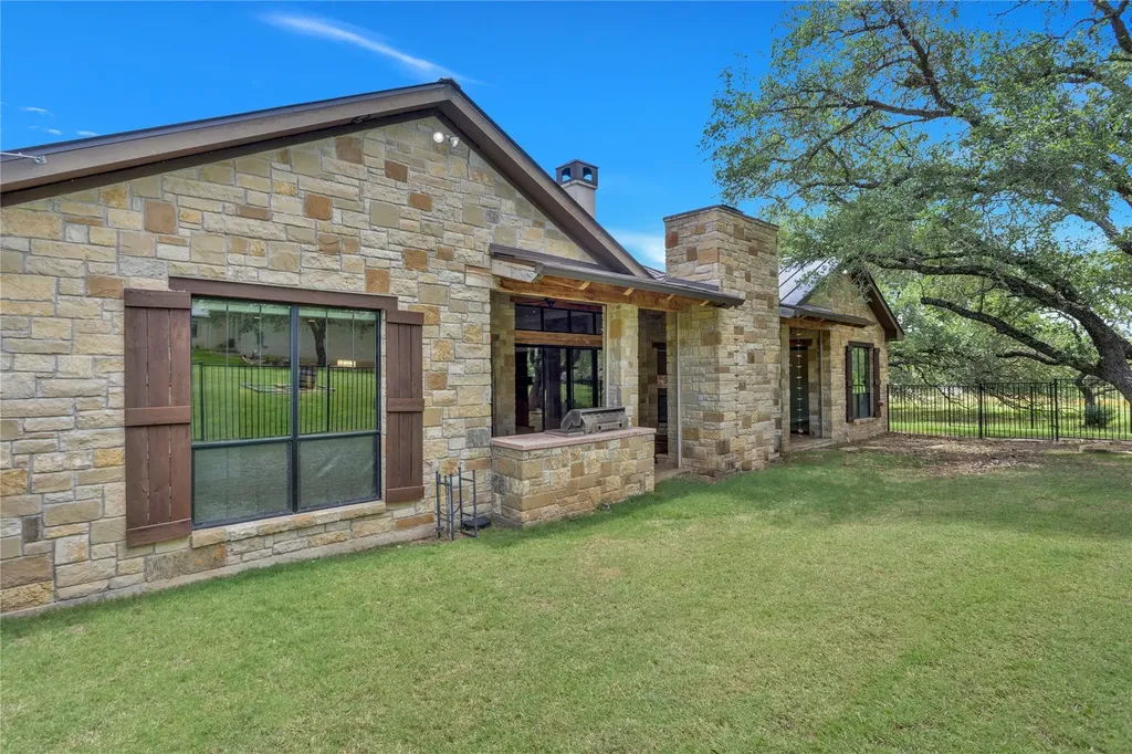 101 Fox Fur Horseshoe Bay TX 78657