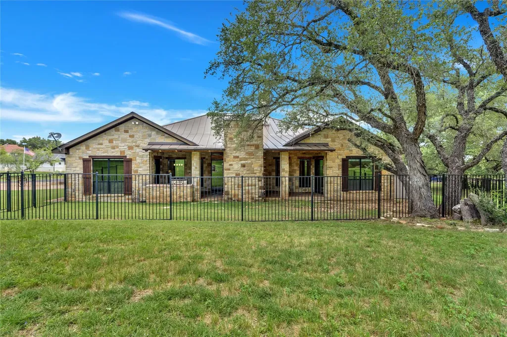101 Fox Fur Horseshoe Bay TX 78657