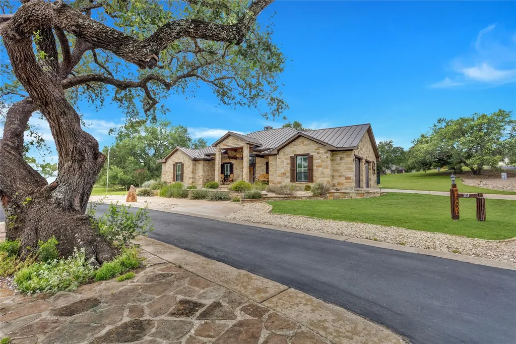 101 Fox Fur Horseshoe Bay TX 78657