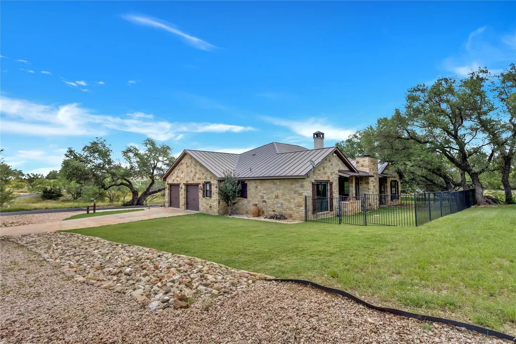 101 Fox Fur Horseshoe Bay TX 78657