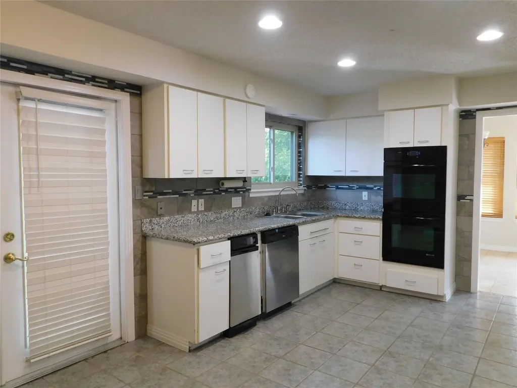 1006 Porpoise Street Lakeway TX 78734