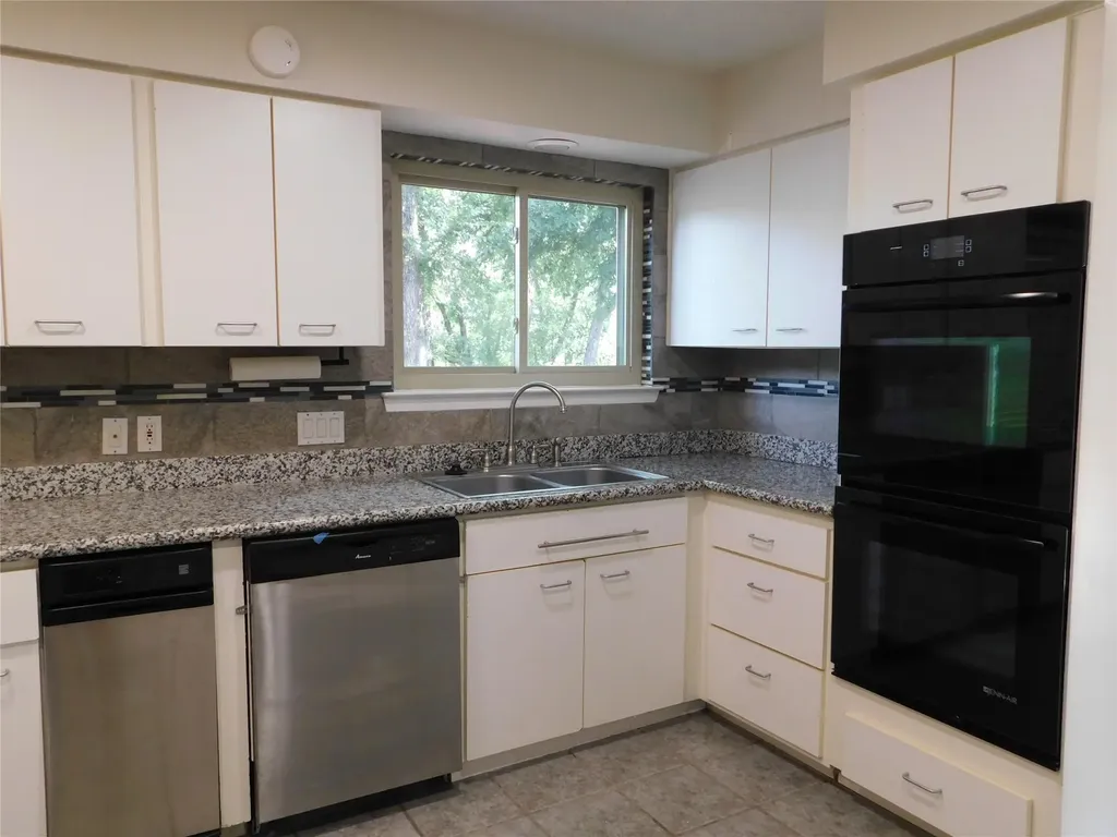 1006 Porpoise Street Lakeway TX 78734