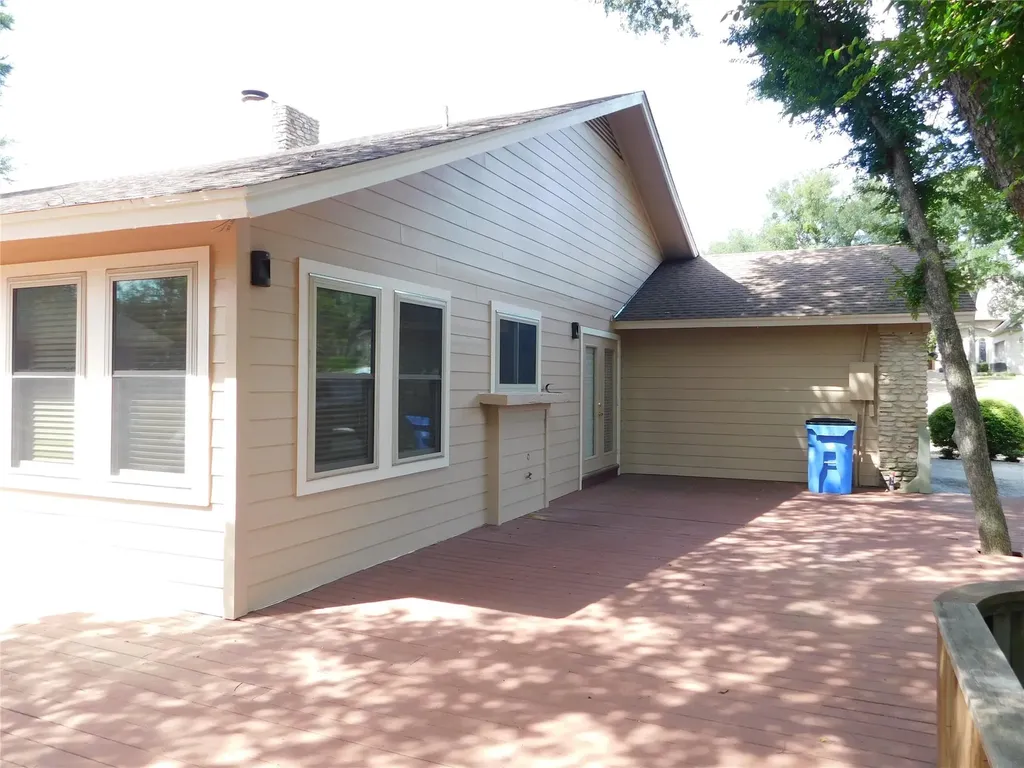 1006 Porpoise Street Lakeway TX 78734