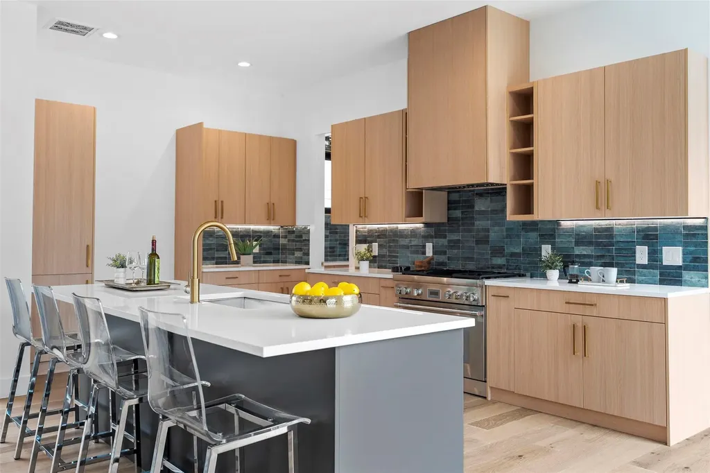 2208 Montclaire Street Austin TX 78704