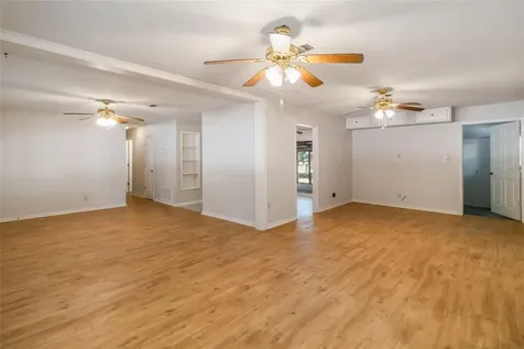 757 N Main Street La Grange TX 78945