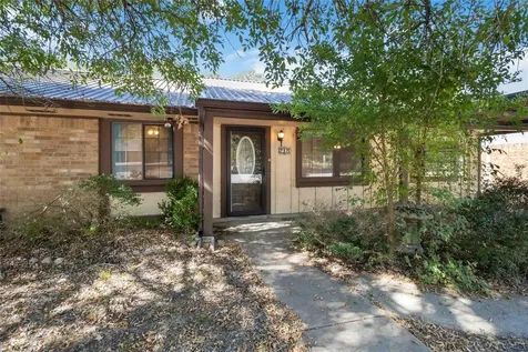 757 N Main Street La Grange TX 78945