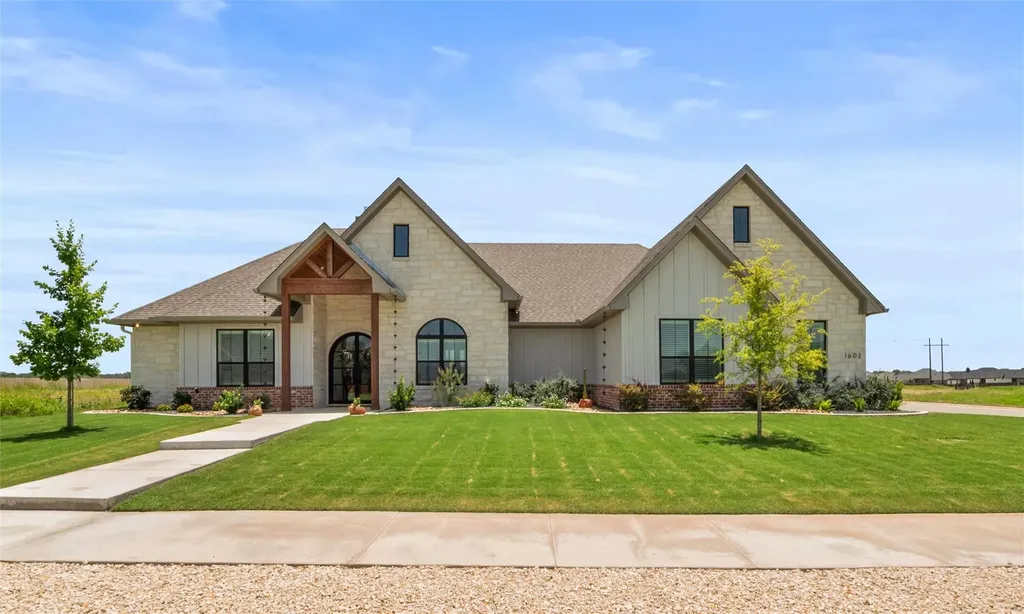 1602 Hunt Drive Salado TX 76571