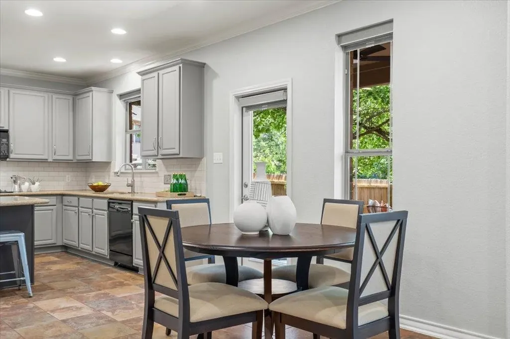 11208 Bastogne Loop Austin TX 78739