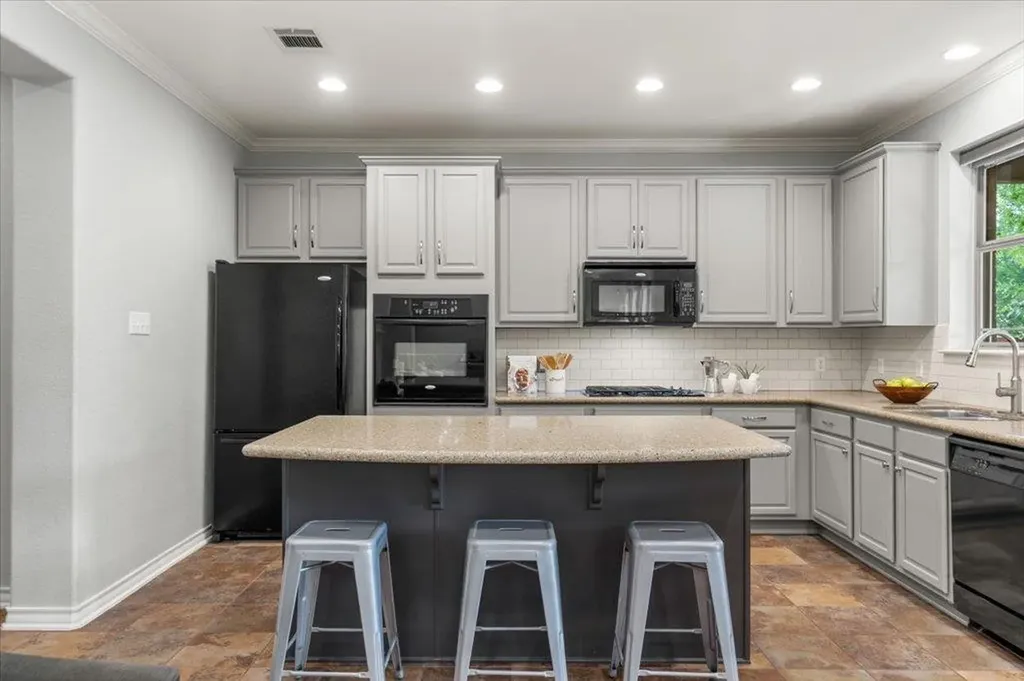 11208 Bastogne Loop Austin TX 78739