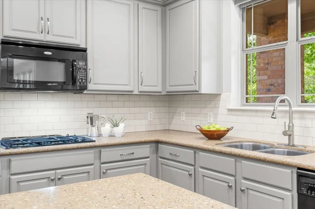 11208 Bastogne Loop Austin TX 78739