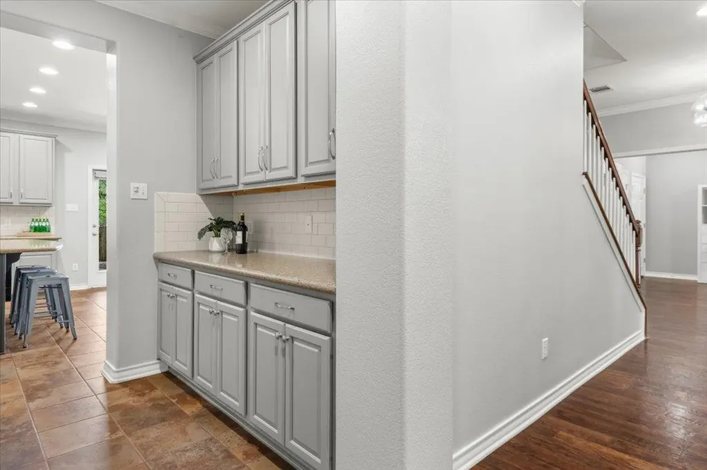 11208 Bastogne Loop Austin TX 78739