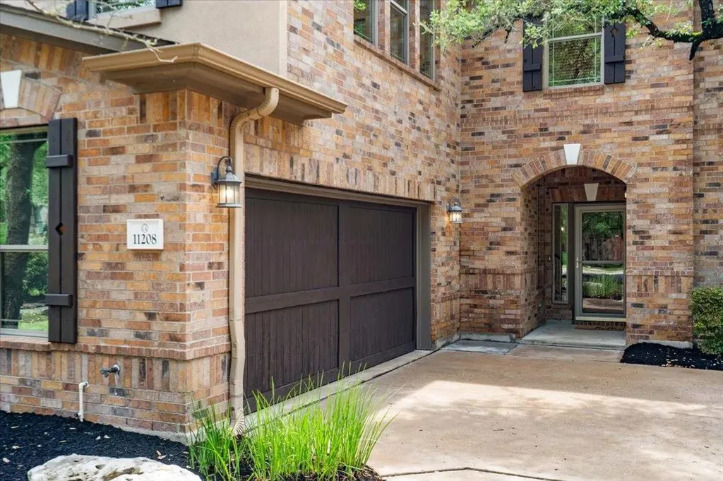 11208 Bastogne Loop Austin TX 78739