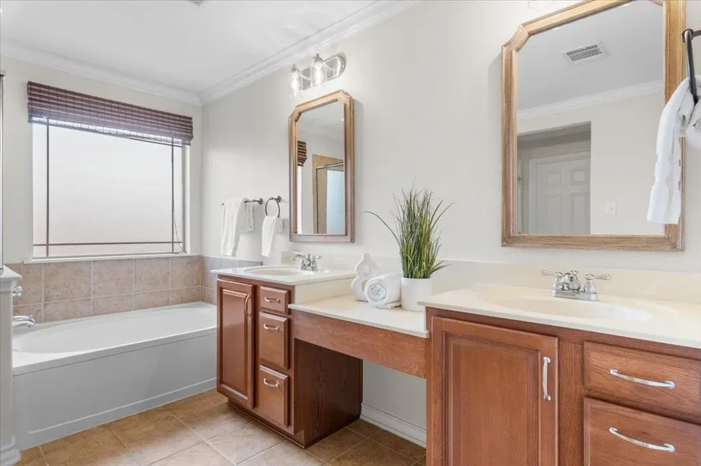 11208 Bastogne Loop Austin TX 78739