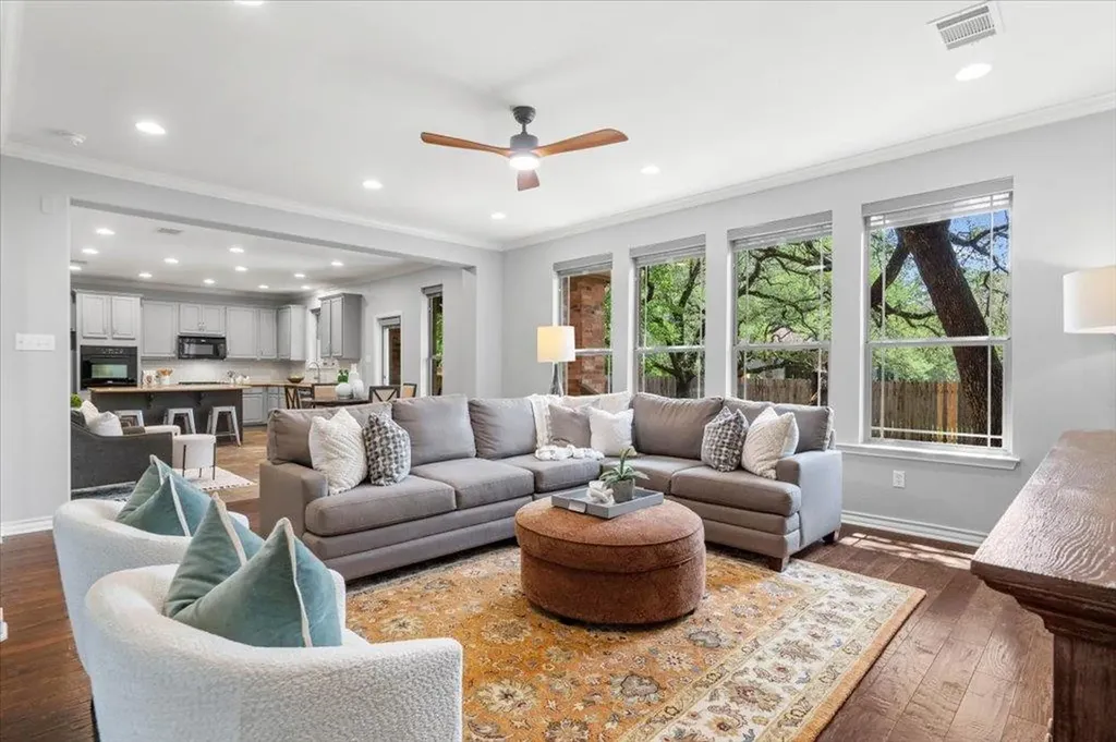 11208 Bastogne Loop Austin TX 78739