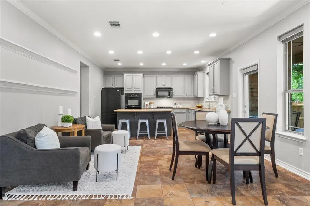 11208 Bastogne Loop Austin TX 78739
