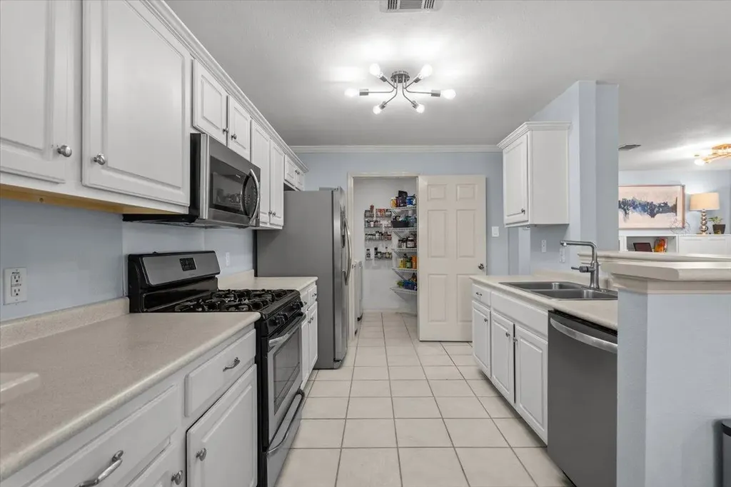 1512 Dillon Lake Bend Leander TX 78641