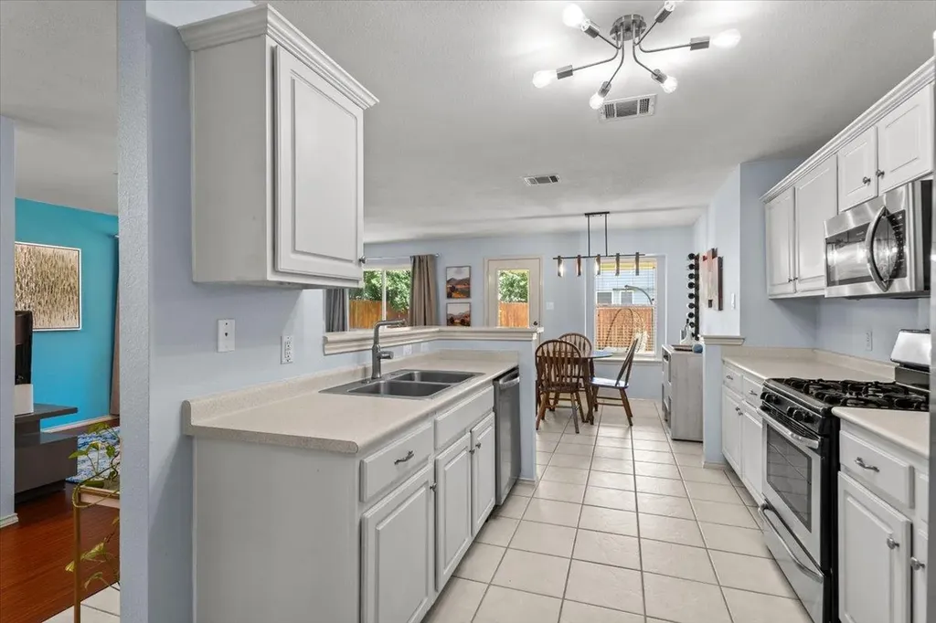 1512 Dillon Lake Bend Leander TX 78641