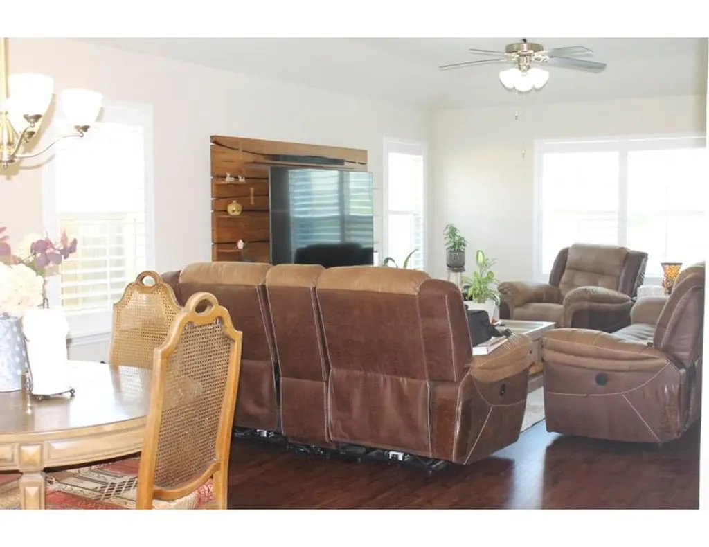 188 Beth Ann Loop Taylor TX 76574