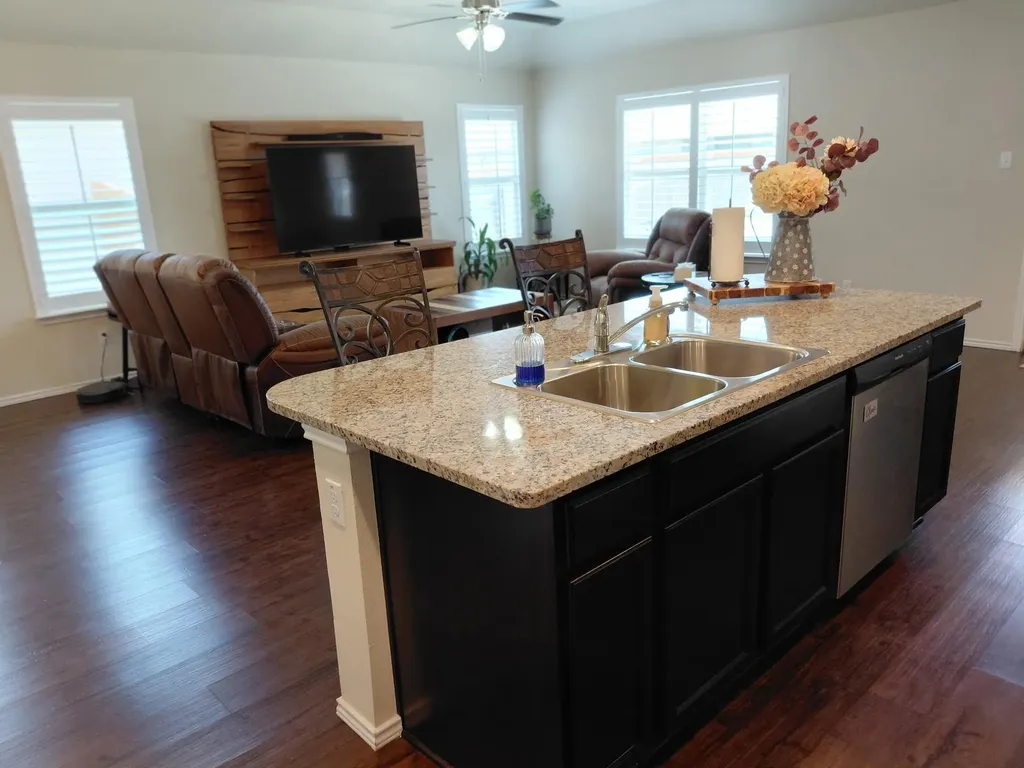 188 Beth Ann Loop Taylor TX 76574