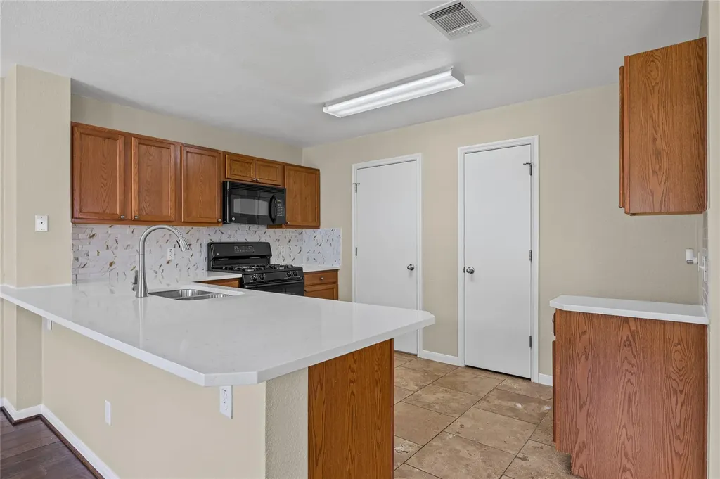 198 Black Forest Buda TX 78610