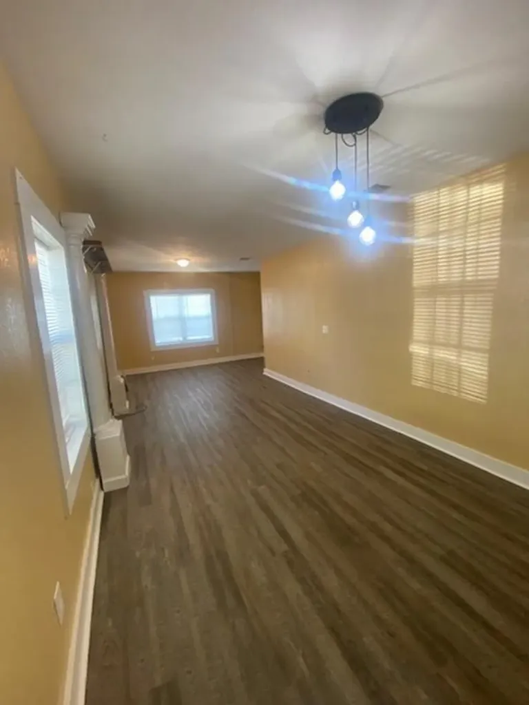 214 S Hackberry Avenue Luling TX 78648