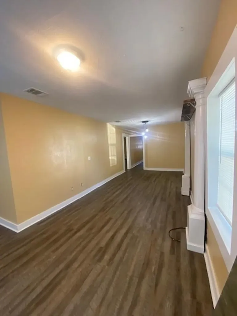 214 S Hackberry Avenue Luling TX 78648