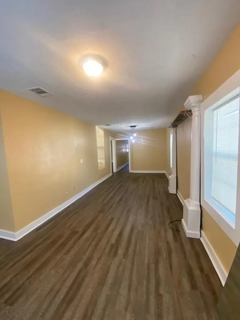 214 S Hackberry Avenue Luling TX 78648