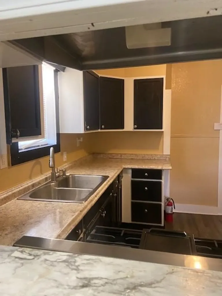 214 S Hackberry Avenue Luling TX 78648