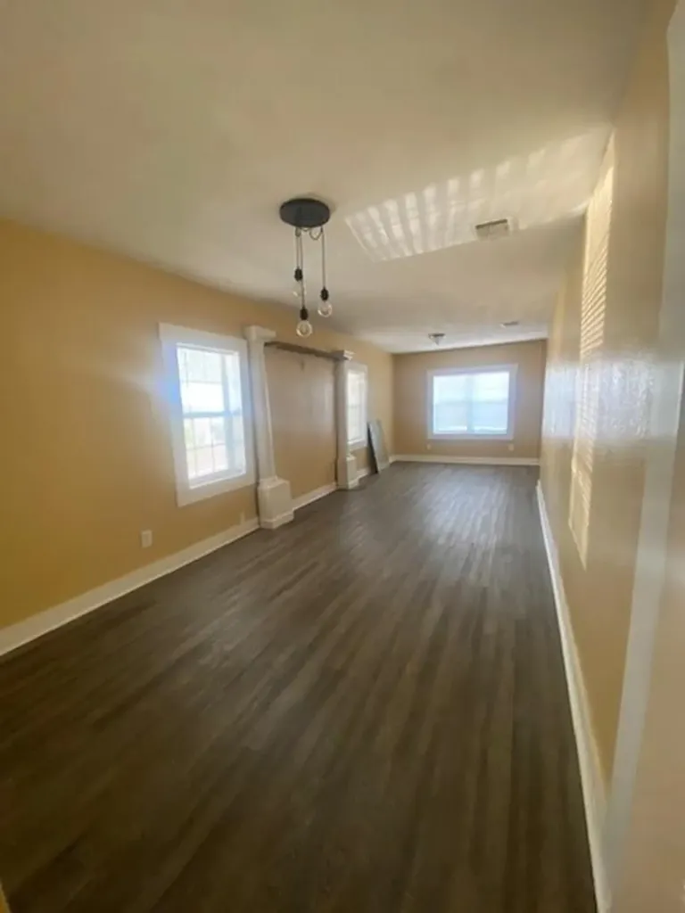 214 S Hackberry Avenue Luling TX 78648