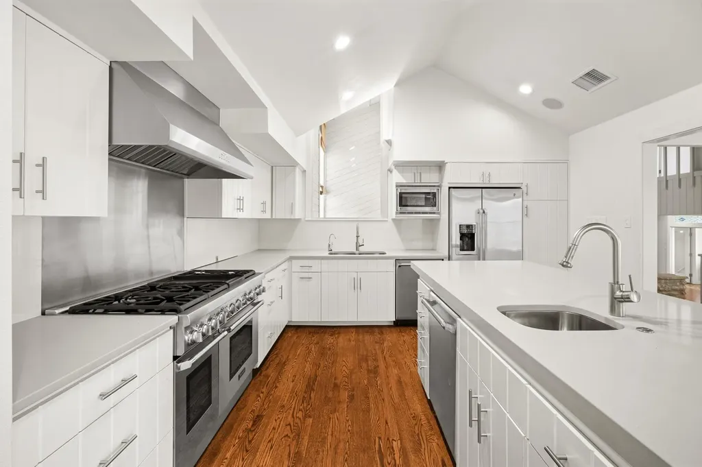 718 Bermuda Street Lakeway TX 78734