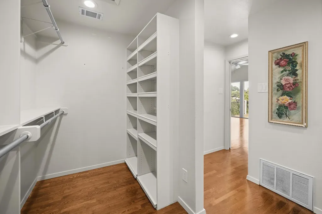 718 Bermuda Street Lakeway TX 78734