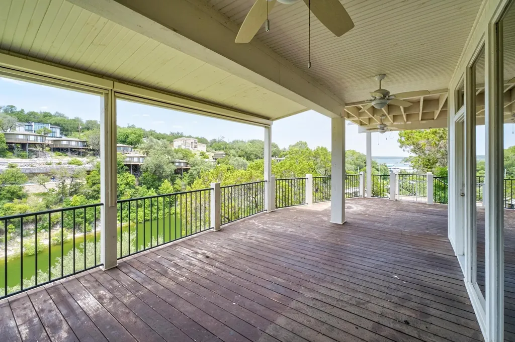 718 Bermuda Street Lakeway TX 78734