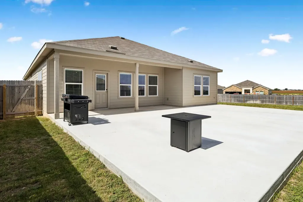 2724 Sierra Chicas Lane Seguin TX 78155