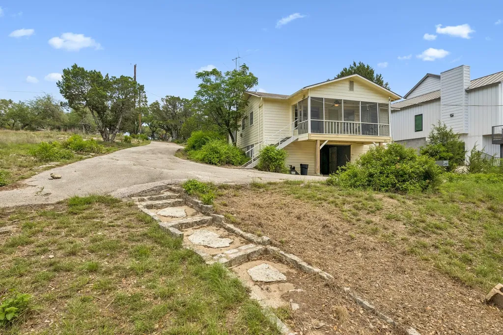 1115 Edgewater Drive Spicewood TX 78669