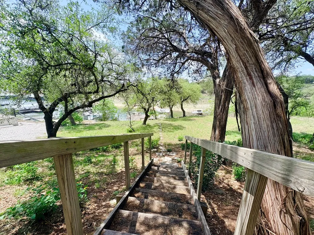 1115 Edgewater Drive Spicewood TX 78669