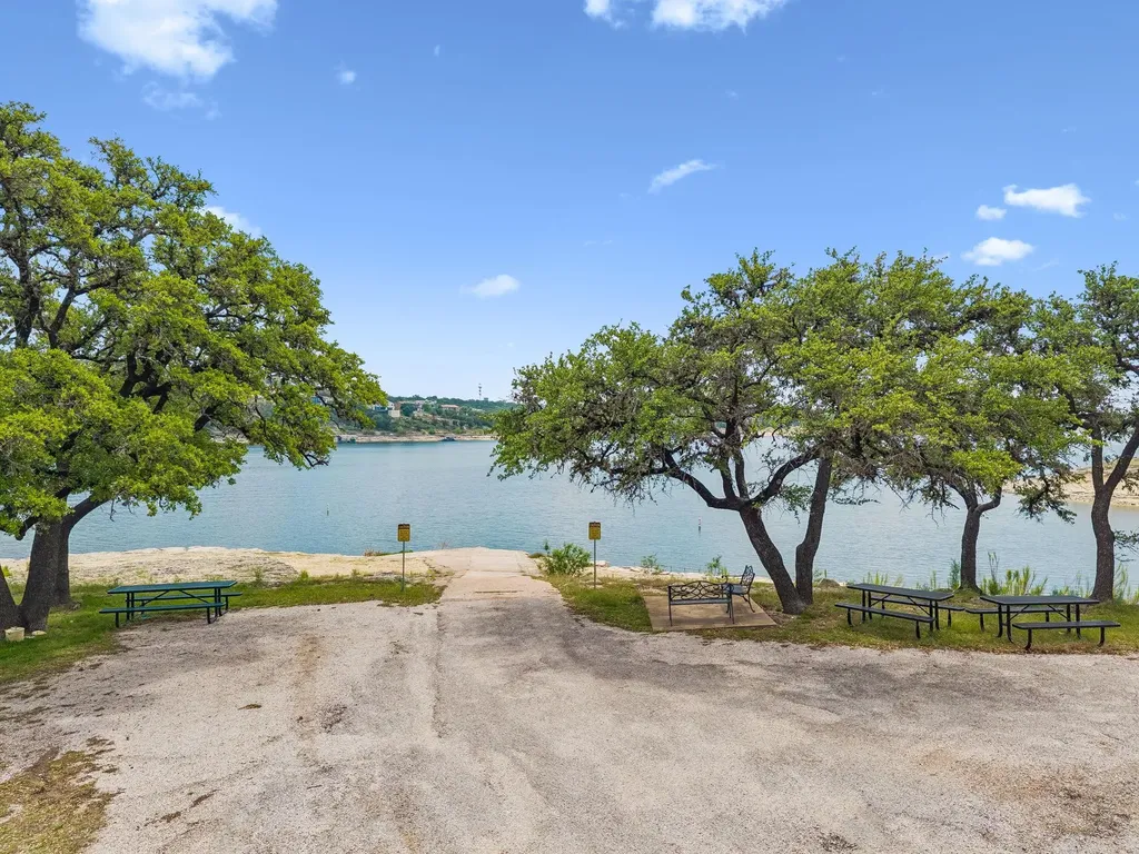 1115 Edgewater Drive Spicewood TX 78669