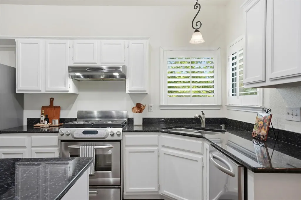 6515 Sans Souci Cove Austin TX 78759