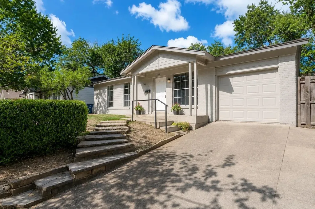 2704 Carnarvon Lane Austin TX 78704